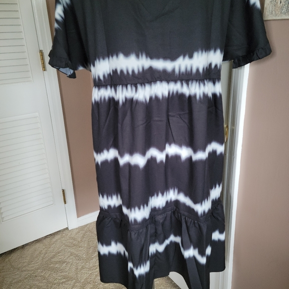 Dress - Picture 4 of 4